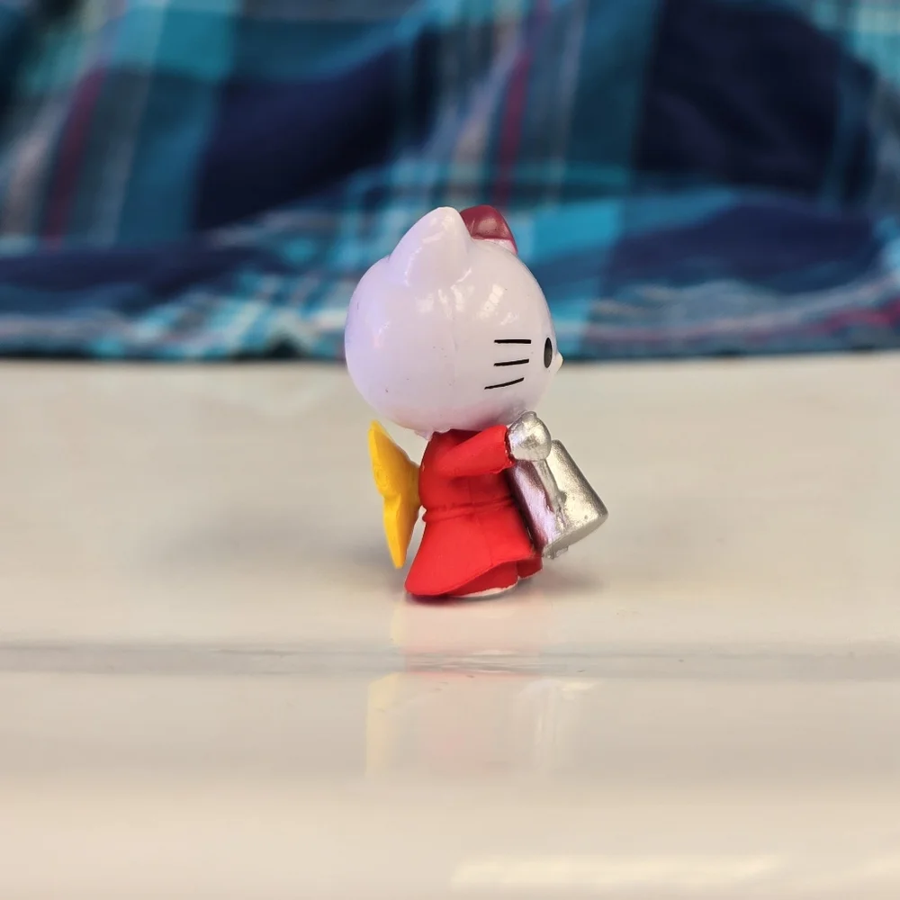 🍒🍒 Hello Kitty Mini Figure - Picture 5 of 8